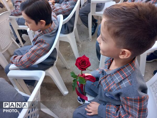 جشن شکوفه ها در دبستان دکتر شهریاری ناحیه ۶