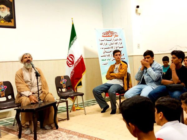 اعضای انجمن اسلامی با امام جمعه کاشمر دیدار کردند