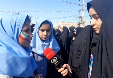 تجدید میثاق دانش آموزان جعفریه با آرمان های انقلاب در راهپیمایی ۲۲ بهمن 