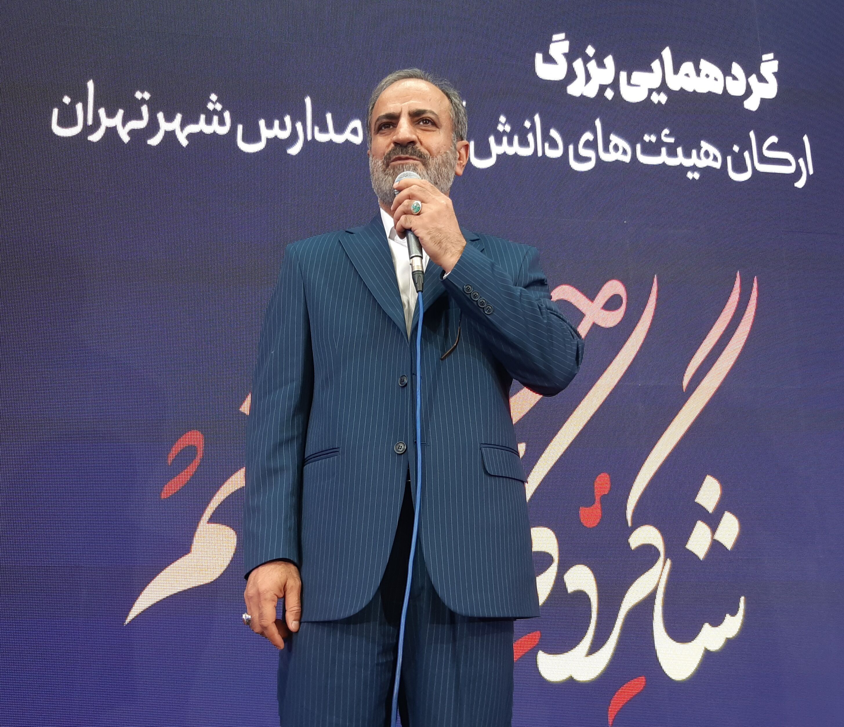 هیئت‌های دانش‌آموزی نقش کلیدی در پیوند میان انقلاب و نسل جوان دارند
