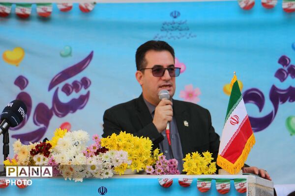 جشن شکوفه‌ها در بجنورد با نواخته‌شدن زنگ مهر و آغاز سال تحصیلی کلاس اولی‌ها