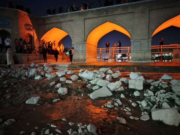 جاری شدن آب در زاینده رود