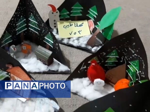 نمایشگاه دست سازه های دانش آموزان دبیرستان بهار آزادی