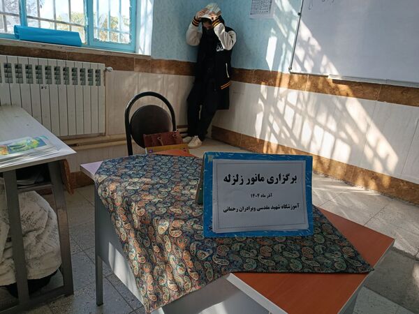 مانور زلزله و ایمنی سازی در مدرسه برادران رحمانی خلیل آباد