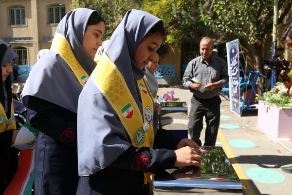 جشن عاطفه‌ها در دبیرستان ۱۳ آبان تبریز