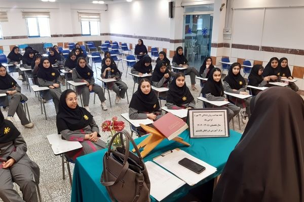 گرامیداشت هفته پیوند و بهداشت روانی در دبیرستان فرزانگان قائمشهر