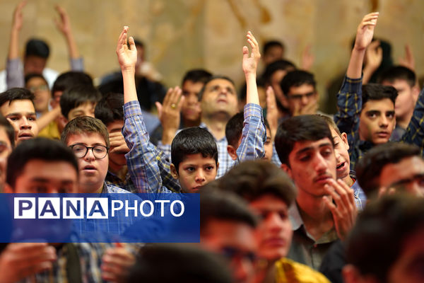 گردهمایی بزرگ ارکان هیات‌های دانش‌آموزی مدارس شهر تهران در حسینیه عشاق 