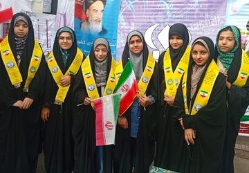 حضور پررنگ دانش آموزان پیشتاز دبیرستان عفت در غرفه سازمان دانش آموزی