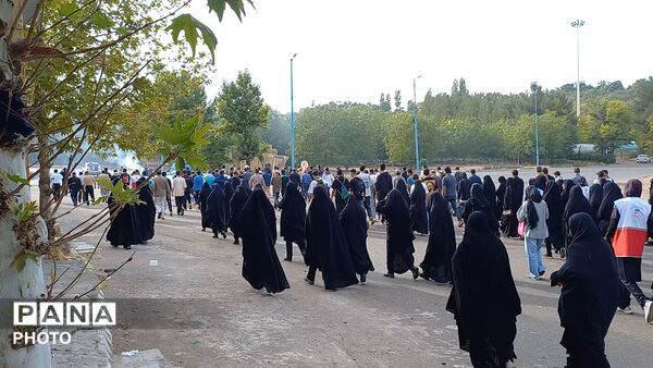 گام‌ های پر نشاط خانواده‌ های سلسله در همایش پیاده‌ روی خانوادگی