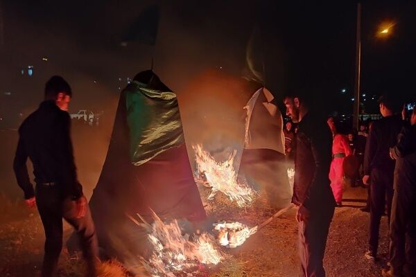 مراسم نمادین آتیش زدن خیمه ها در حسینیه شهدای شهر بار 