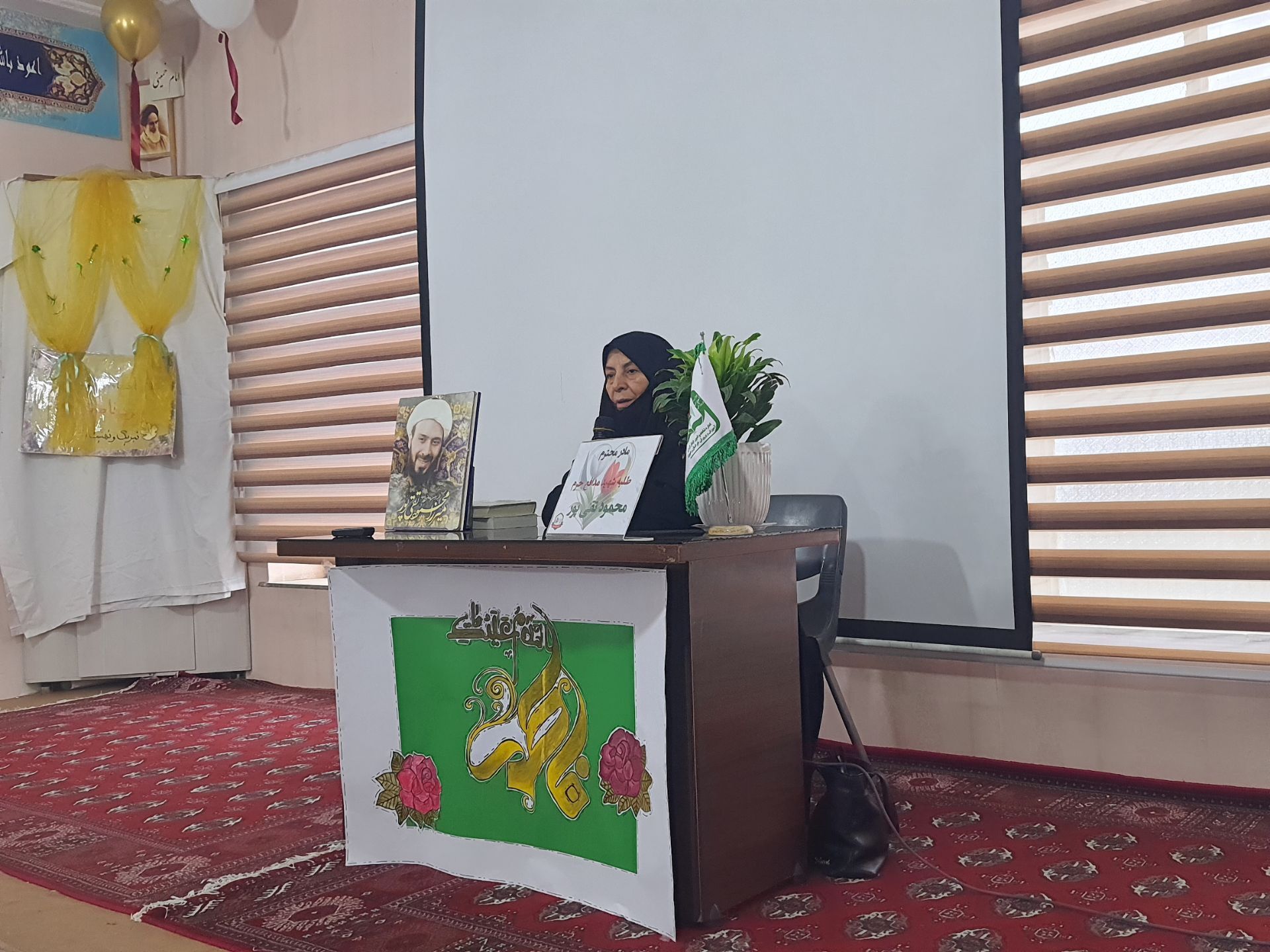 بازدید مادر شهید از مدرسه شاهد تکتم 