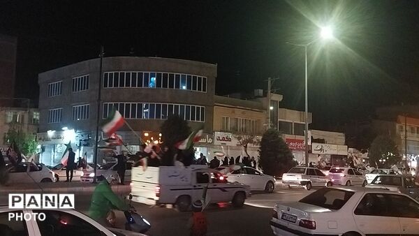 نیشابوری ها تا پایان جنگ  به  بلوار فضل با پرچم ایران  می آیند 