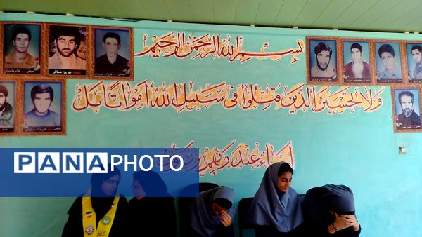 قدم‌های کوچک برخاک بزرگ