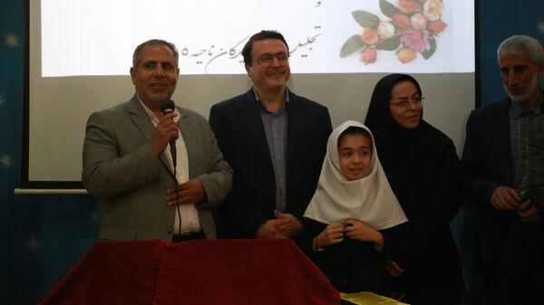 تجلیل برگزیدگان نوجوان سالم در ناحیه 5 تبریز