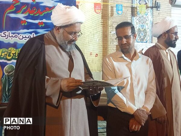 اجلاس سراسری نماز و تجلیل از دانش‌آموزان فعال در حاجی‌آباد
