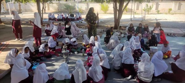 فرهنگ و شادی در جشن یلدای دانش‌آموزان دبستان مولوی فین