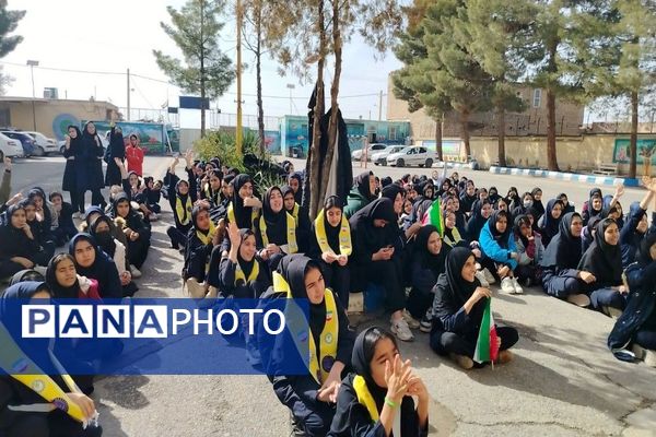 گلبانگ زنگ چهل و هفتمین پیروزی انقلاب اسلامی در مدرسه شهید مجید دهنوی 