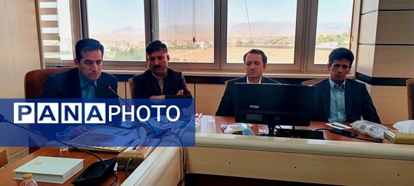 نشست بین نسلی دانش‌آموزان دختر منتخب با حضور مشاور وزیر و استاندار 