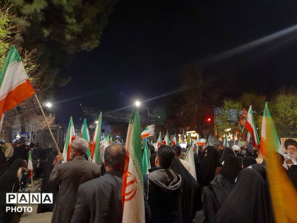پیمان دوباره با رهبری با نوای رسای مهدی رسولی در آیین تجدید بیعت 