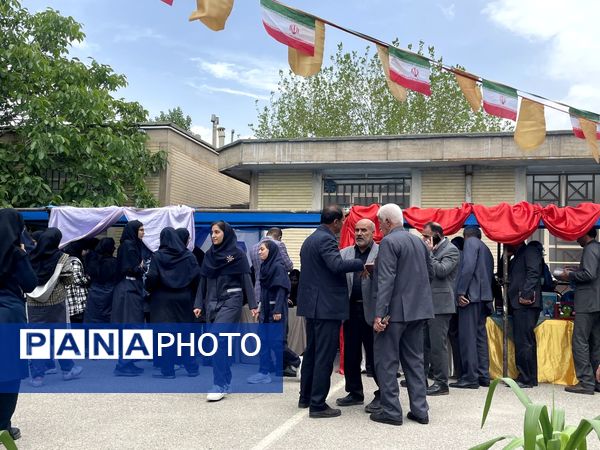 برگزاری بازارچه کسب‌ و کار دانش‌آموزی جشنواره نوجوان خوارزمی در الیگودرز