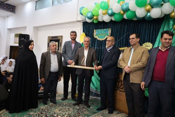 تجلیل از خیر مدرسه‌ساز دبستان دخترانه شاهد پوررضایی