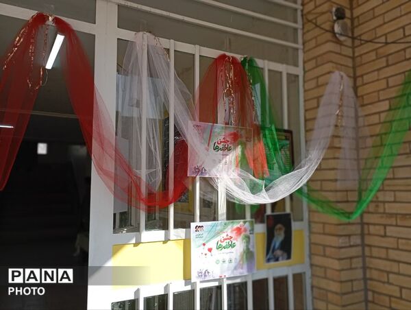 جشن عاطفه‌ها در دبیرستان لقمان حکیم منطقه ۱۵
