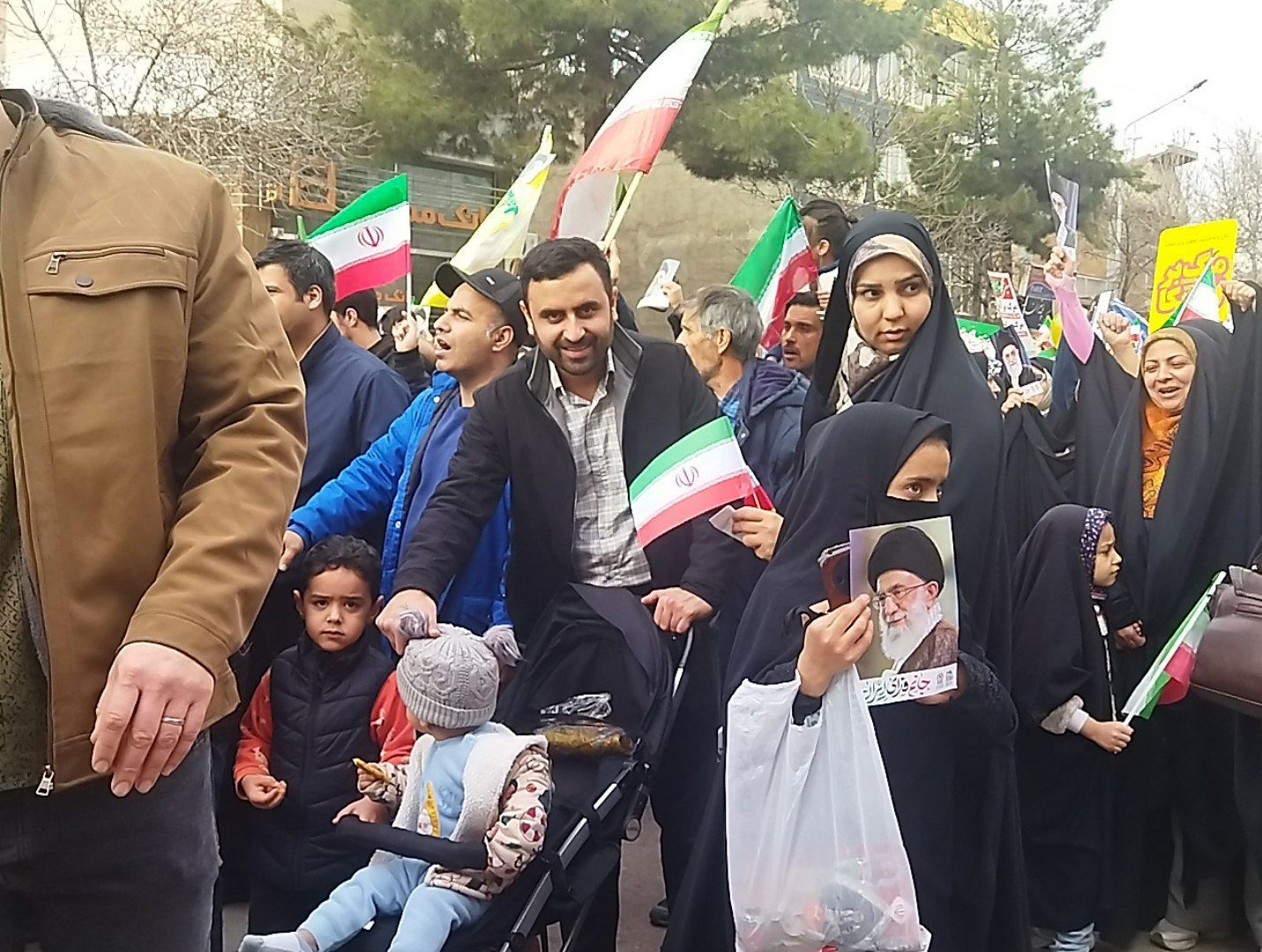 حضور افشار مختلف مردم نیشابور در راهپیمایی ۲۲ بهمن 