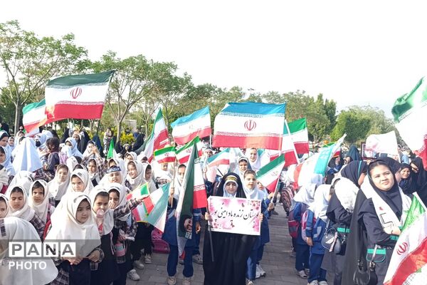 اجتماع صمیمی دانش‌آموزان نیشابور به یاد ۱۶۸ فرشته های دبستان شجره طیبه ی میناب