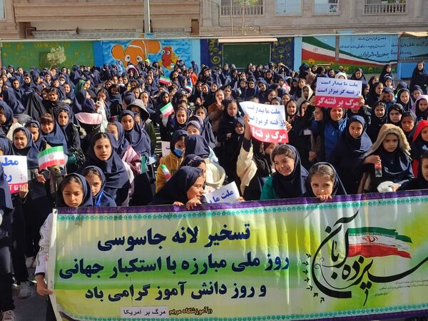 برگزاری مراسم روز دانش‌آموز در مدارس بهارستان‌دو