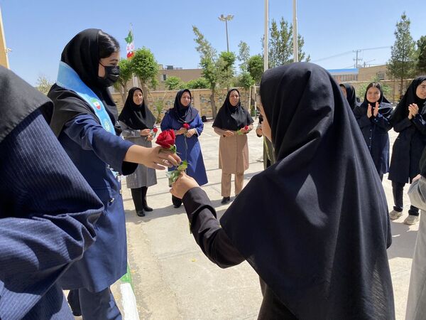 معلمان، مشعل‌داران راه آگاهی در آیینه‌ مهر و خرد