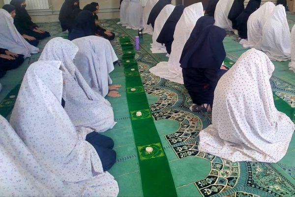 نماز در آموزشگاه فرشتگان، کلید خوش شانسی روزانه