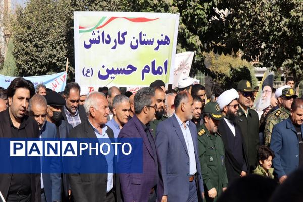 حضور پرشور دانش‌آموزان پاکدشتی در راهپیمایی روز ۱۳ آبان