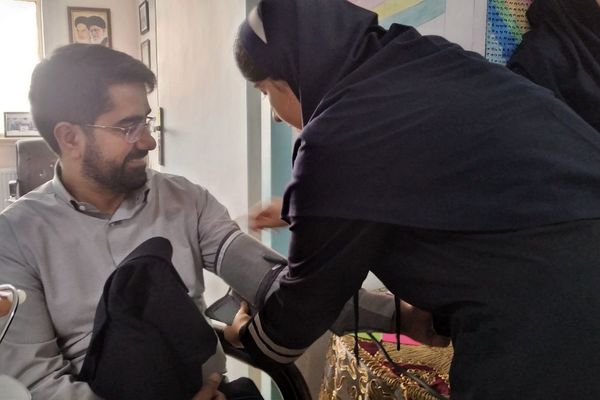 هفته آزمایشگاه در دبیرستان عذرا شهر آبسرد شهرستان دماوند