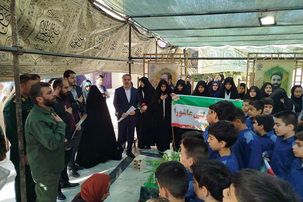 گرامیداشت هفته دفاع مقدس و جهاد تبیین در ناحیه دو شهرری 