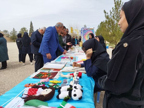 جشن مدرسه‌ای «ایرانمون» در مدرسه شهدای میانشهر