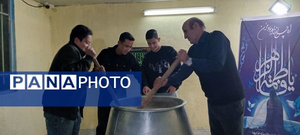 دانش‌آموزان مدرسه شاهد شهید کاظمی در سوگ شهادت حضرت فاطمه (س)