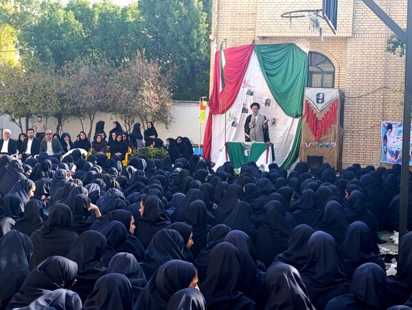 زنگ مهر در فراشبند به صدا در آمد