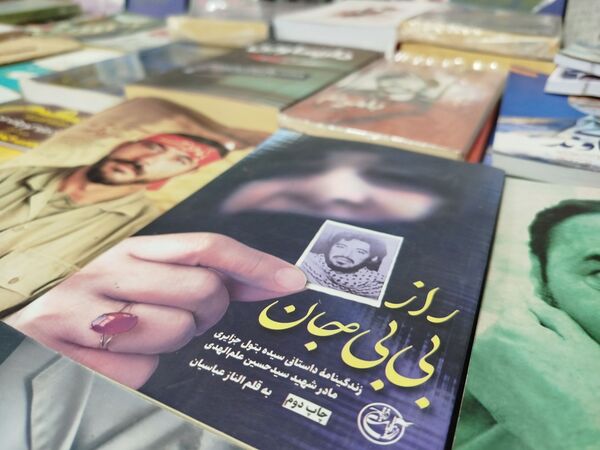 گشایش نمایشگاه کتاب در فرهنگسرای فاروج 