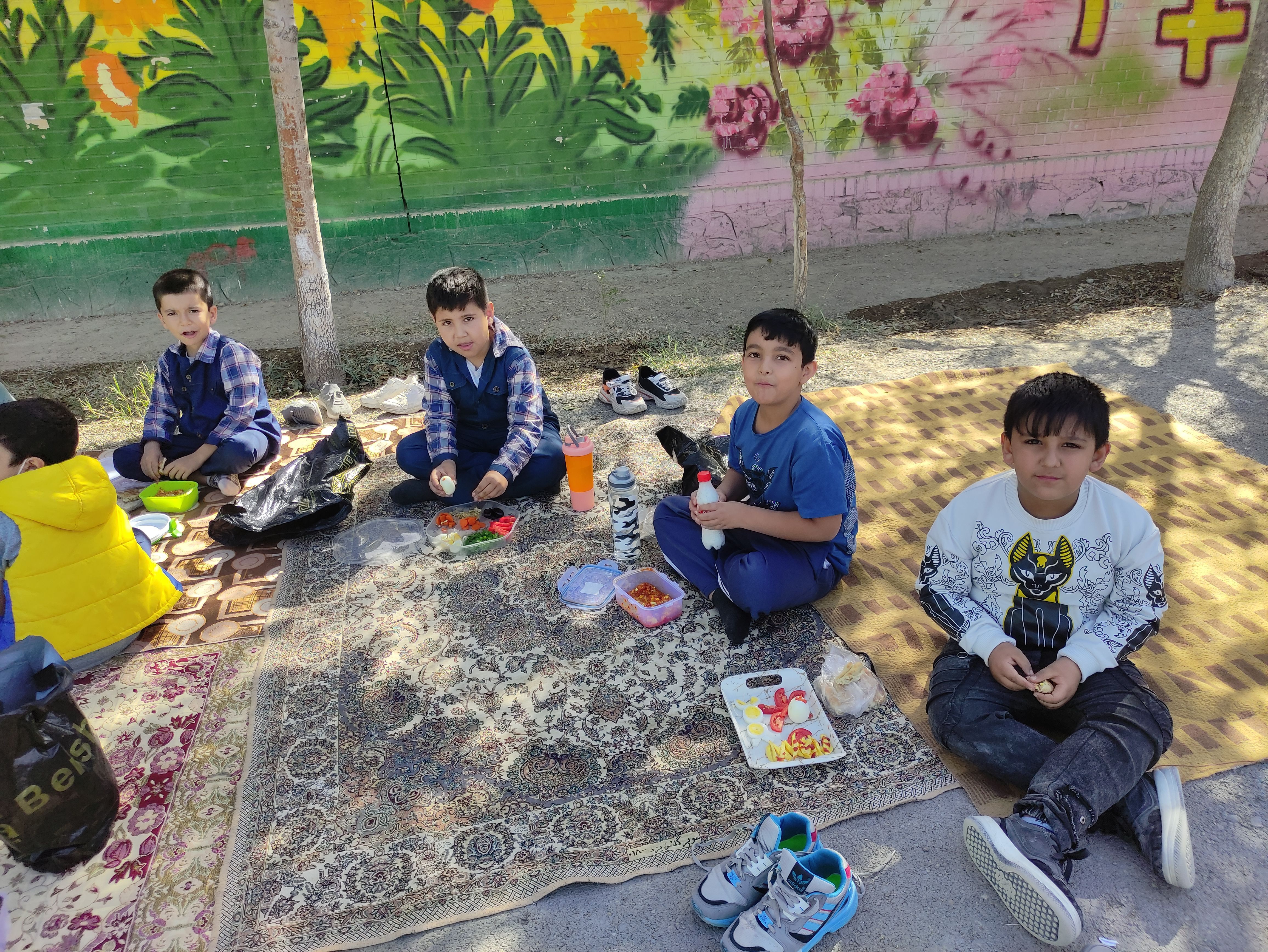 صبحانه سلامت در دبستان هیأت امنایی قرآنی مبین شهرستان شیروان