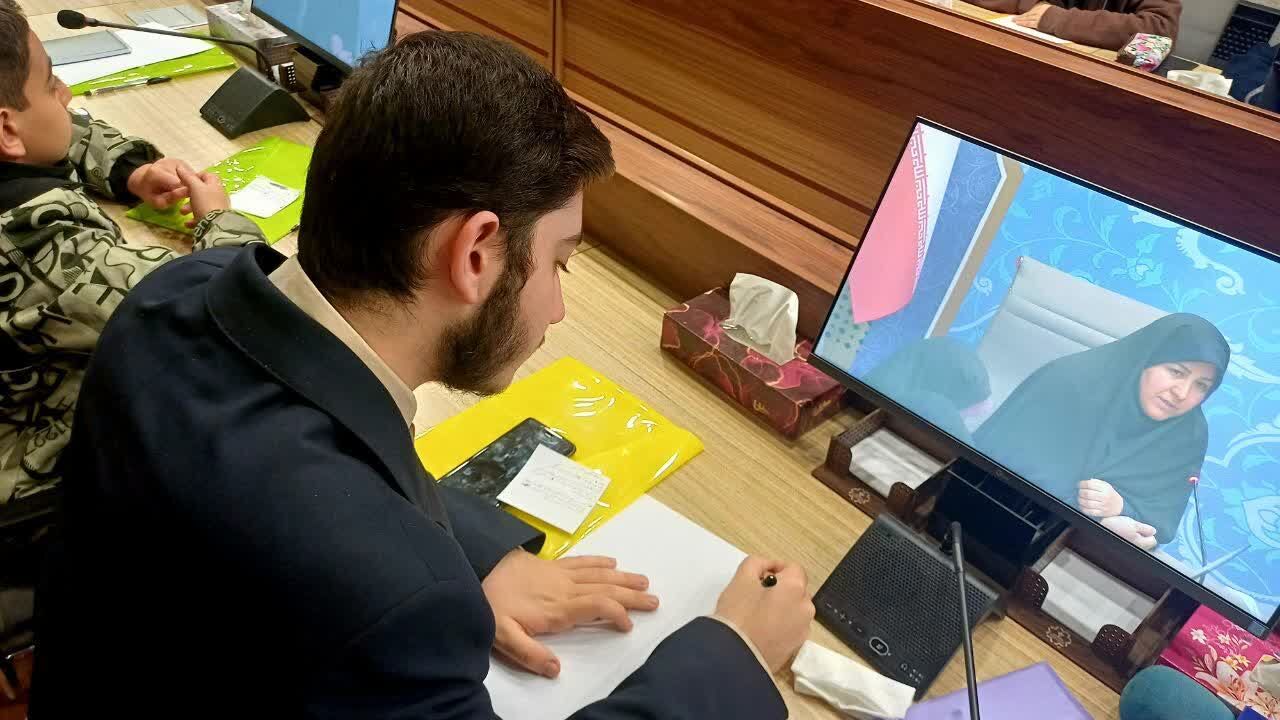 تقدیر از دانش‌آموزخبرنگاران، نمایندگان مجلس و مجامع دانش‌آموزی در نشست گفت‌وگوی بین‌نسلی تهران