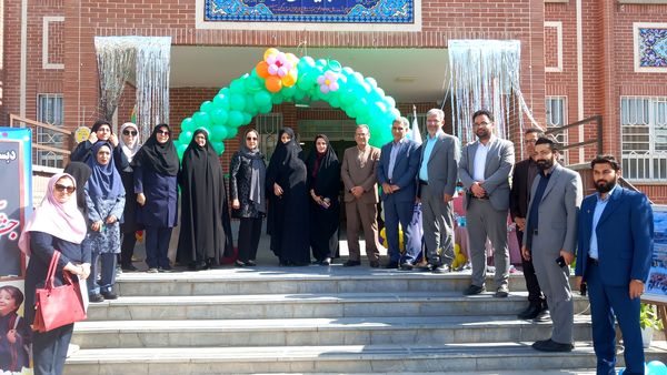 برگزاری جشن شکوفه ها در دبستان حاج تقی احدیان ناحیه ۶ مشهد
