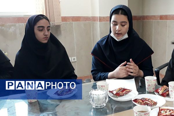 رقابت دانش‌آموزان منتخب در انتخابات منطقه‌ای شورای دانش‌آموزی بهارستان دو