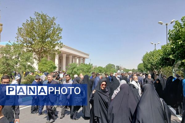 حضور همکاران فرهنگی آموزش و پرورش ملارد به حرم مطهر امام خمینی(ره) در سالروز ارتحال بنیانگذار جمهوری اسلامی