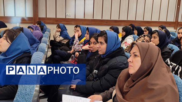 همایش انتخاب آگاهانه ویژه دانش آموزان پایه نهم ناحیه۷