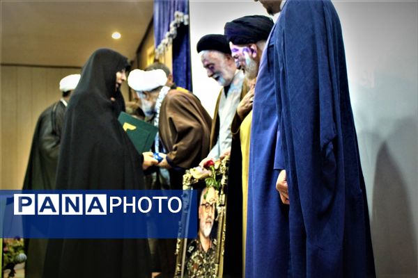 تجلیل از خادمان و فرهنگ‌یاران نماز در قم