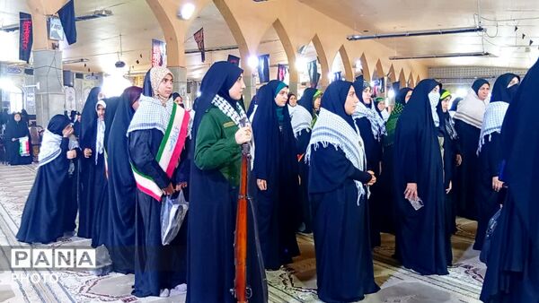 اجتماع بزرگ دختران جان فدای ایران وزنجیره دختران شقایق های دنا 
