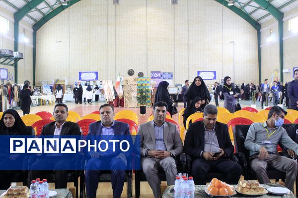 نمایشگاه دست‌سازه‌های هنرجویان هنرستان و کاردانش