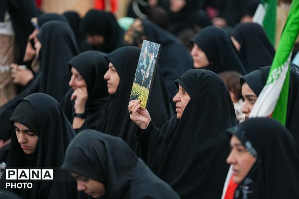 اجتماع بانوان انقلابی به مناسبت چهلم قائد امت و شهدای میناب در مسجد جمکران 