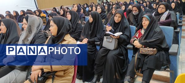 اولین کارگاه شناخت و تکنیک‌های ارتباط با نوجوانان در شیروان