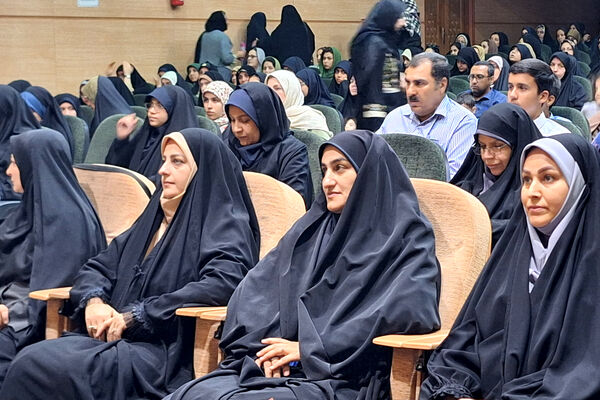 تقدیر از چهره های روشن در محفل ایمان 
